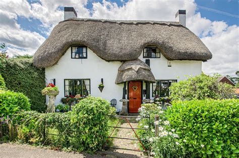 Eight beautiful thatched cottages for sale – Country Life