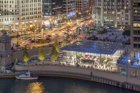 Gallery of Apple Store Michigan Avenue, Chicago / Foster + Partners - 4