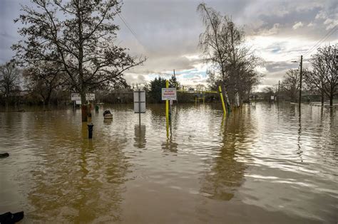 Flooding in Tewkesbury as Met Office weather warning in place for Gloucestershire ...