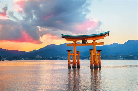 Le torii d'Itsukushima au Japon | 宮島, 厳島, 日帰り旅行