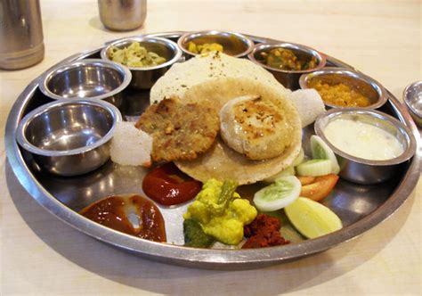 DISCOVER INDIA: Best Gujarati cuisine