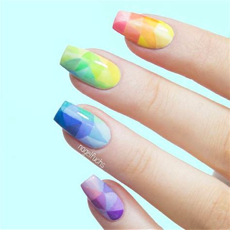 12 Incredibly Beautiful Nails That Are Entirely Hand Painted