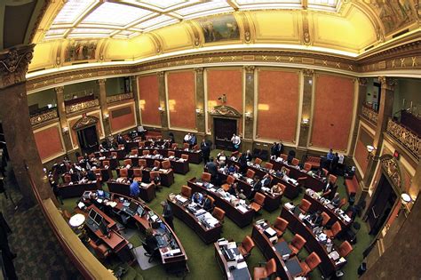 1024px-House_Chamber_inside_the_Utah_State_Capitol_-_Feb._2011