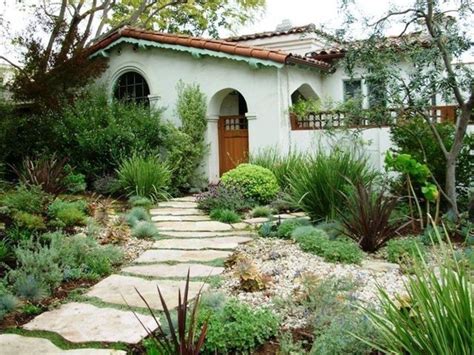 Stunning Front Yard Courtyard Landscaping Ideas 55 - COODECOR ...