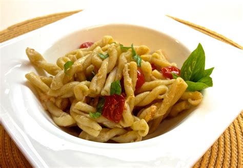 Gemelli Pasta Recipe with Tomatoes, Basil and Garlic - ZagLeft | Recipe | Garlic recipes ...