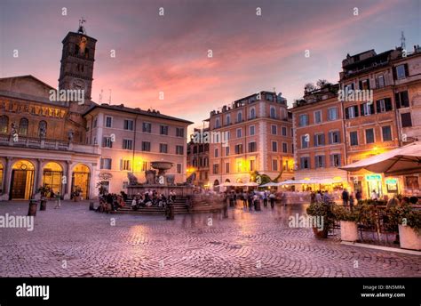 Nightlife in Trastevere, Rome, Italy Stock Photo - Alamy