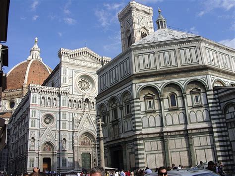 Piazza del Duomo Florence, history, sights and curiosities.