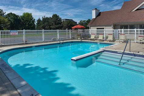 Hotels With Outdoor Pool In & Near Detroit, Michigan - | Trip101