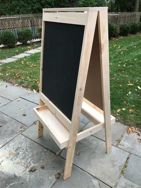 DIY Easel for Kids - Jaime Costiglio