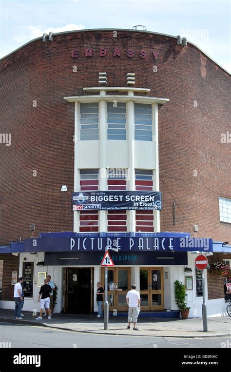 Wetherspoon's Picture Palace Pub in old cinema, Fairfield Road ...