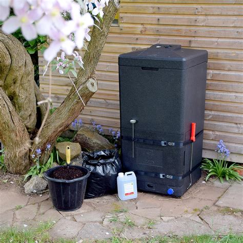 Hot composting – Every thing you need to make compost at home | Ideal Home