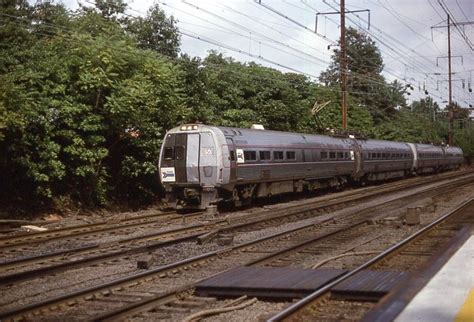 Amtrak | Metuchen, New Jersey | GE/Budd Metroliner lead car #850 ...