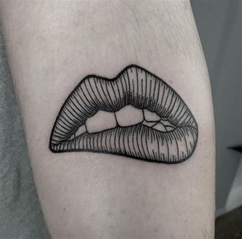 Linework lips tattoo by Heidi Kaye | Tatuajes de labios, Tatuaje de ...