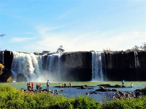 Majestic Dray Nur waterfall in Dak Lak