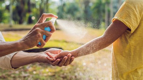 Why You Should Never Use A Two-In-One Sunscreen And Bug Repellant Product