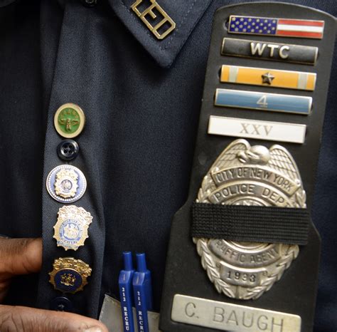 President Obama meets NYPD traffic cop who has cleared governmental ...