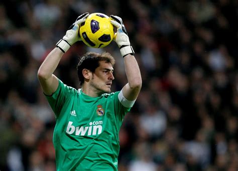 Soccer Legends Pics: iker casillas best goalkeeper