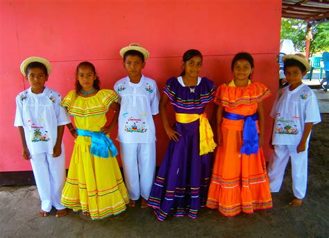 Nikaraqua | Dance costumes, Nicaraguan clothing, Nicaragua