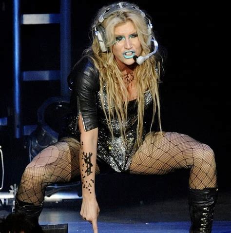 Kesha Height, Weight, Age, Boyfriend, Family, Facts, Biography