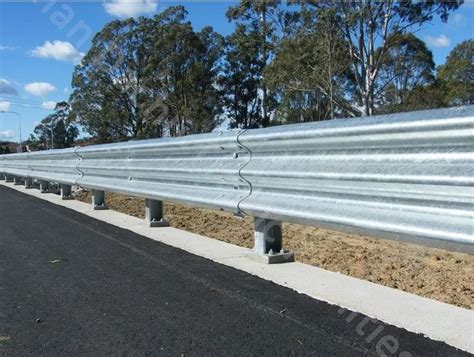 Galvanized Q345B Steel Thrie Beam Guardrails for Australian Highway ...