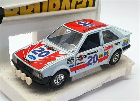 Burago 1/24 Scale Model Car 0120 - Ford Escort XR3 #20 Martini — R.M.Toys Ltd