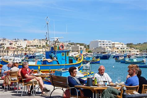 Quayside Restaurants editorial stock image. Image of families - 76883554