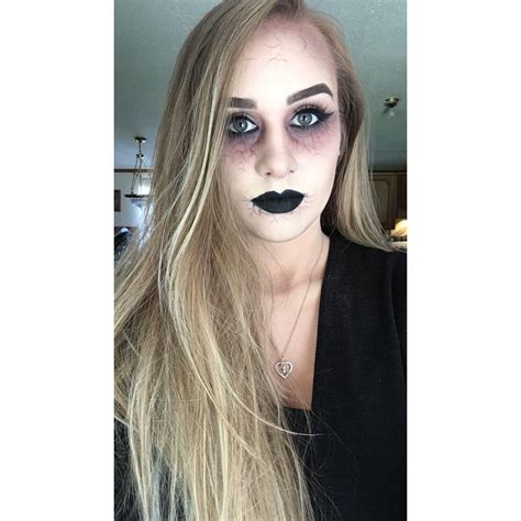 Glam Vampire | Halloween looks, Halloween face makeup, Face makeup