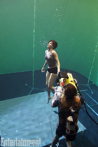 'Gravity': 7 Exclusive Behind-the-Scenes Pics