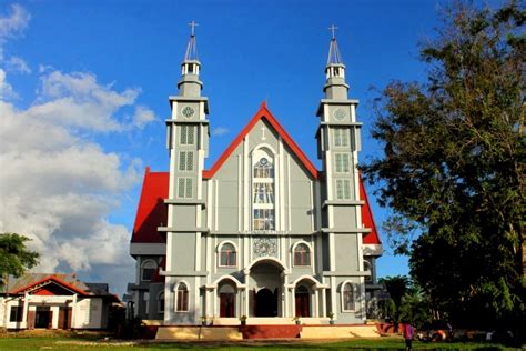 Fotografi Gereja Katolik di Indonesia: Gereja Katolik St. Familia ...