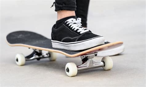 8 Best Skateboard Shoes for Beginners (Comfortable and Stylish)