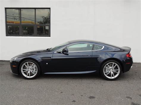 Aston Martin V8 Vantage - Information and photos - MOMENTcar