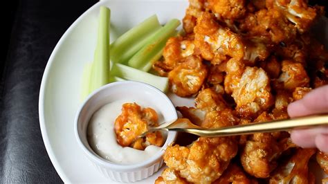 Buffalo Cauliflower Bites | The Hungry Lyoness Food Blog