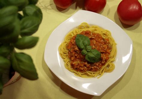 Bolognese in a tomato and carrot sauce - Fit FODMAP Foodie