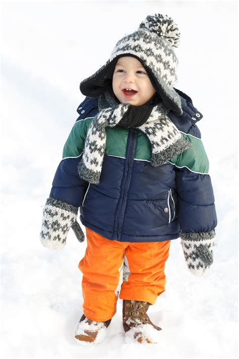 Sourire garçon en hiver Photo stock libre - Public Domain Pictures