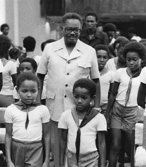 Movimento Reflexivo: Crônica - Os 47 anos da Independência de Angola _ ... | Bandeira nacional ...