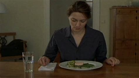 Watch Mostly Martha Online | 2001 Movie | Yidio