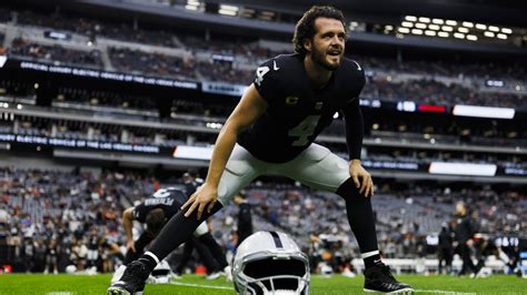 Las Vegas Raiders, quarterback Derek Carr agree to three-year, $121.5M ...