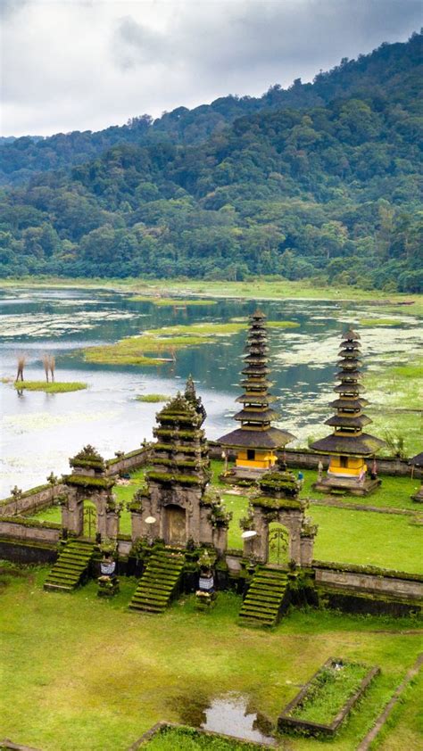 Aerial view of hindu temple ruins of Pura Hulun Danu at the Tamblingan ...