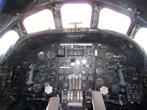 File:Avro Vulcan B2 (MRR) cockpit.jpg - Wikimedia Commons