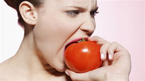 The Scientific Reason Some People Can't Stomach Raw Tomatoes