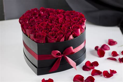 Black Heart Shaped Box For Flowers - Forever Roses Large Black Heart Shaped Box With Red Roses ...