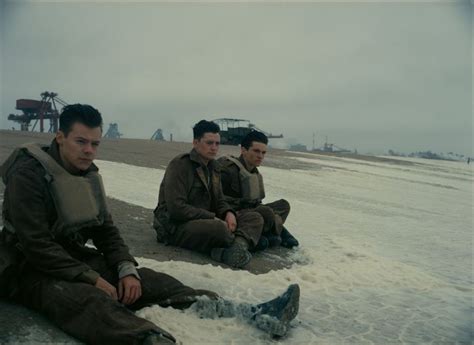 Dunkirk turns a WWII battle into a symphony. It's Christopher Nolan's masterpiece. - Vox