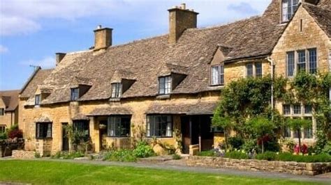 Hiking in England | Cotswold Way Walking Tours | Walk in the Cotswolds