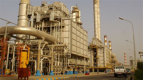 Iran's Abadan Refinery Output at 364,000 bpd | Financial Tribune