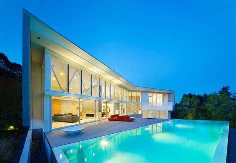 This New House In Vancouver Opens Up To A Deck And Swimming Pool ...