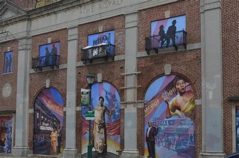 Enormous murals that once adorned South Street’s history need a new ...