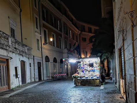 Fontana di Trevi at night, Rome, Italy [OC] : r/travel