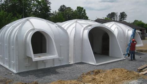 Structure de la maison en kit une fois assemblée | Maison de hobbit ...