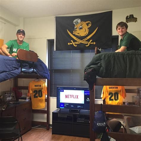 15 Cool College Dorm Room Ideas for Guys to Get Inspiration (2020)