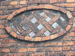 Category:Brickworks with relief patterns - Wikimedia Commons